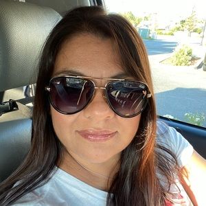 Meet your Posher, Damaris